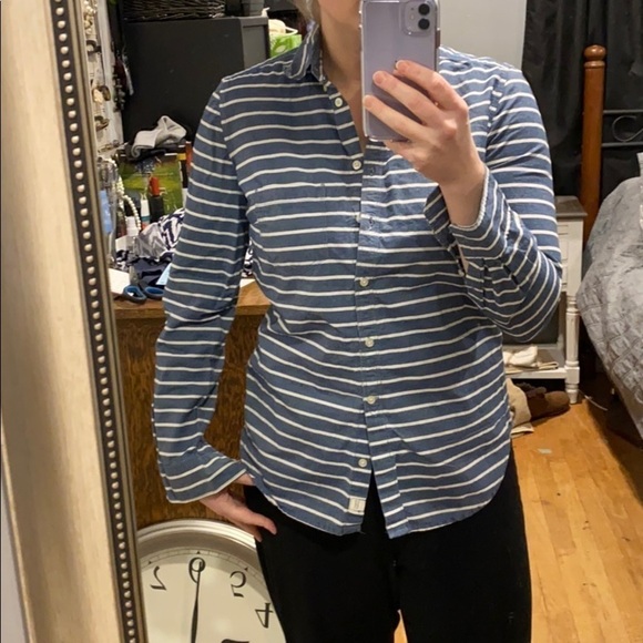 GAP EUC Shrunken boyfriend chambray Top - Picture 7 of 7